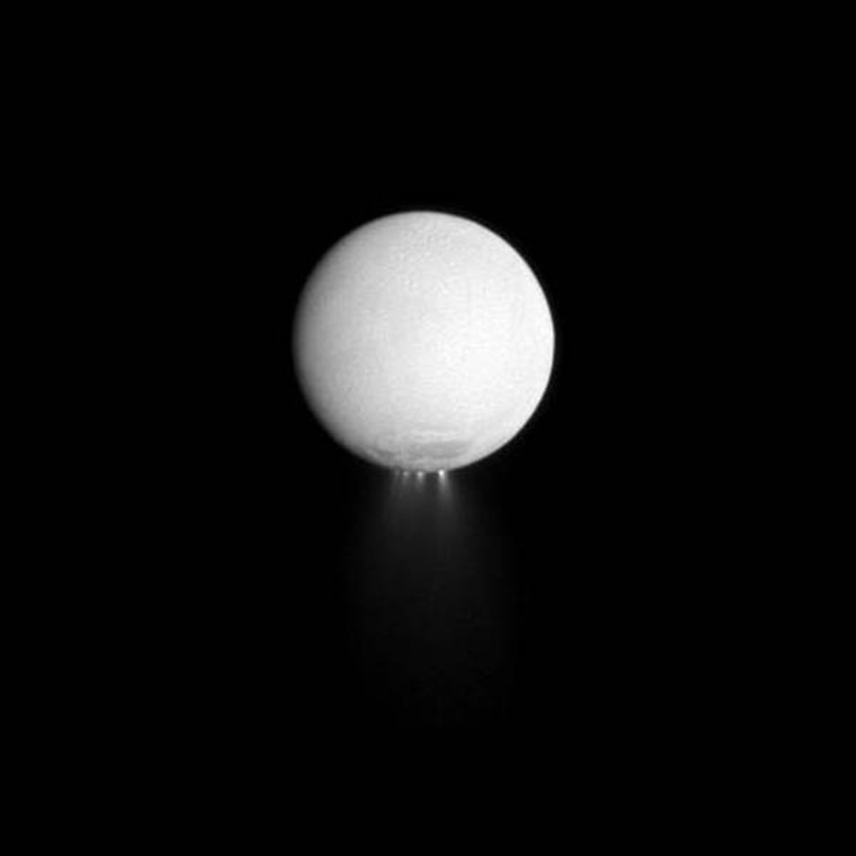 enceladus-600w_1031393.jpg